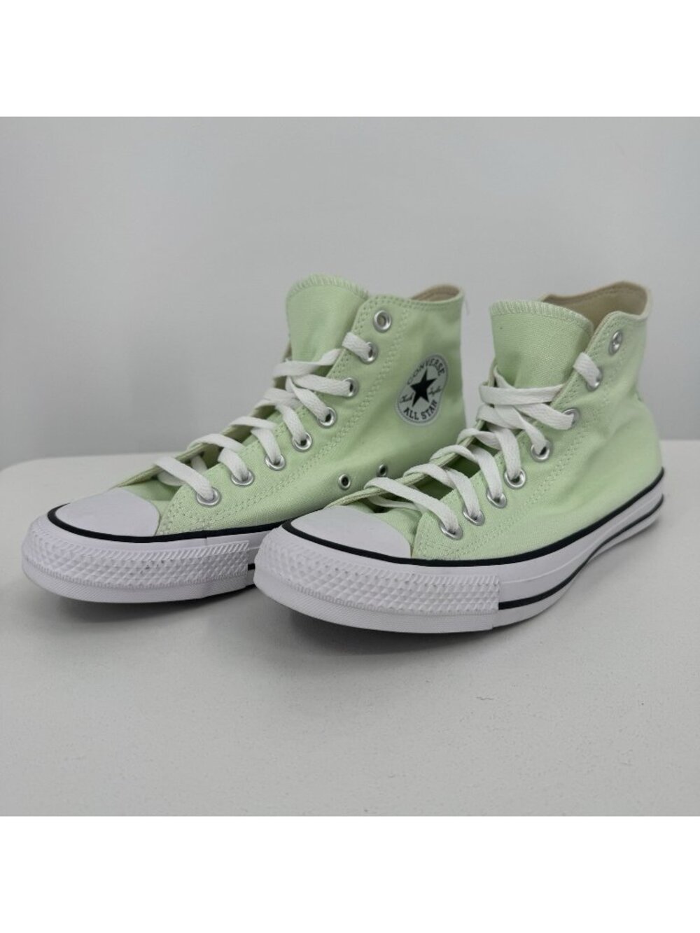 Converse Women's Chuck Taylor All Star High Top Sneakers size 8.5 Light Green